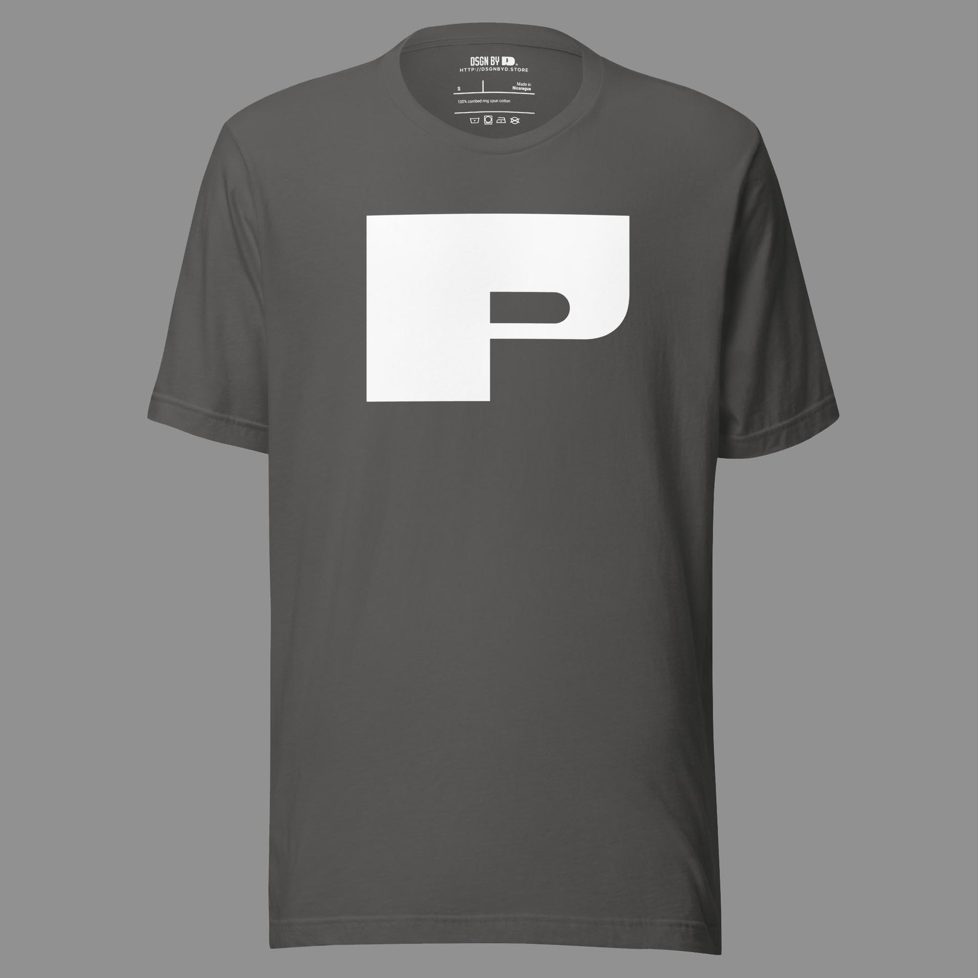 A grey cotton unisex graphic tee with letter P.